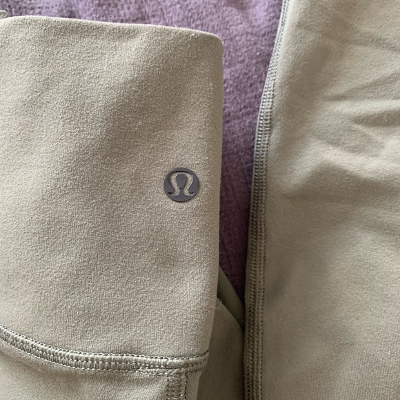 Lululemon wonder under leggings - Picture 2 of 3